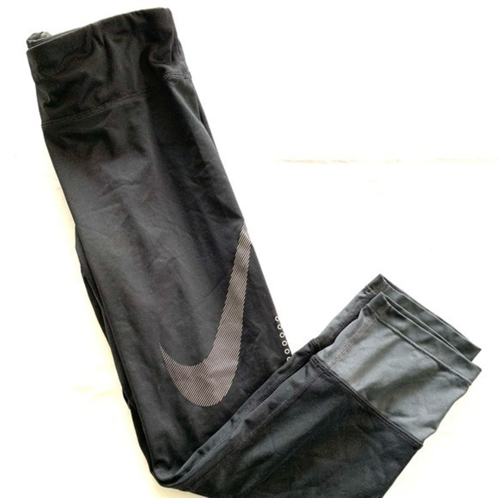 Nike Women’s 3/4 Leggings Size M